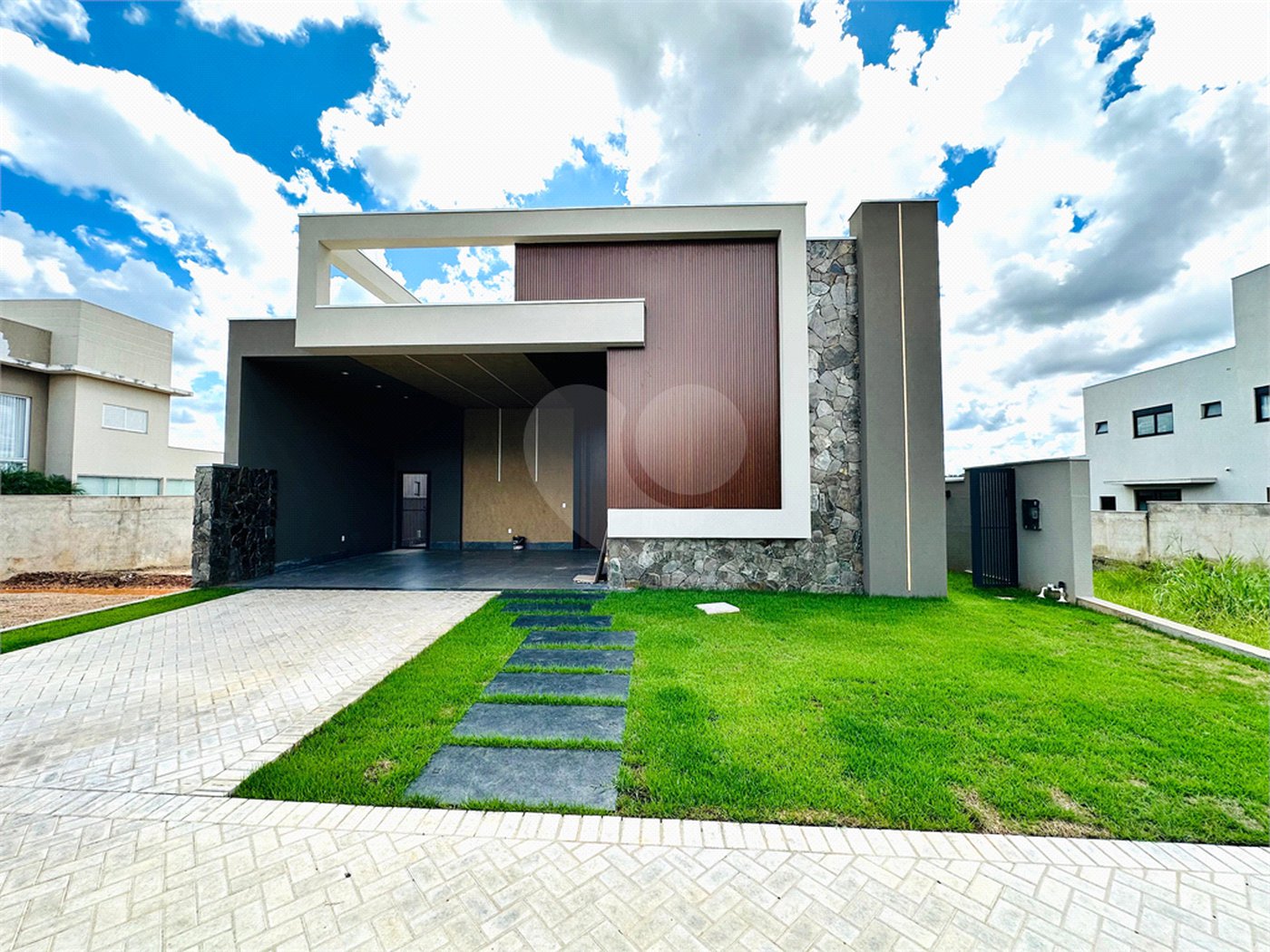 Casa à venda com 3 suítes no condomínio Villa Jardim, Cuiabá - MT