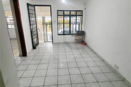 Sobrado à venda com 3 quartos, sendo 1 suíte, em Vila Constança, São Paulo, SP