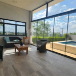 Casa à venda com 6 quartos, sendo 5 suítes, no condomínio Jardim Primavera, Louveira - SP