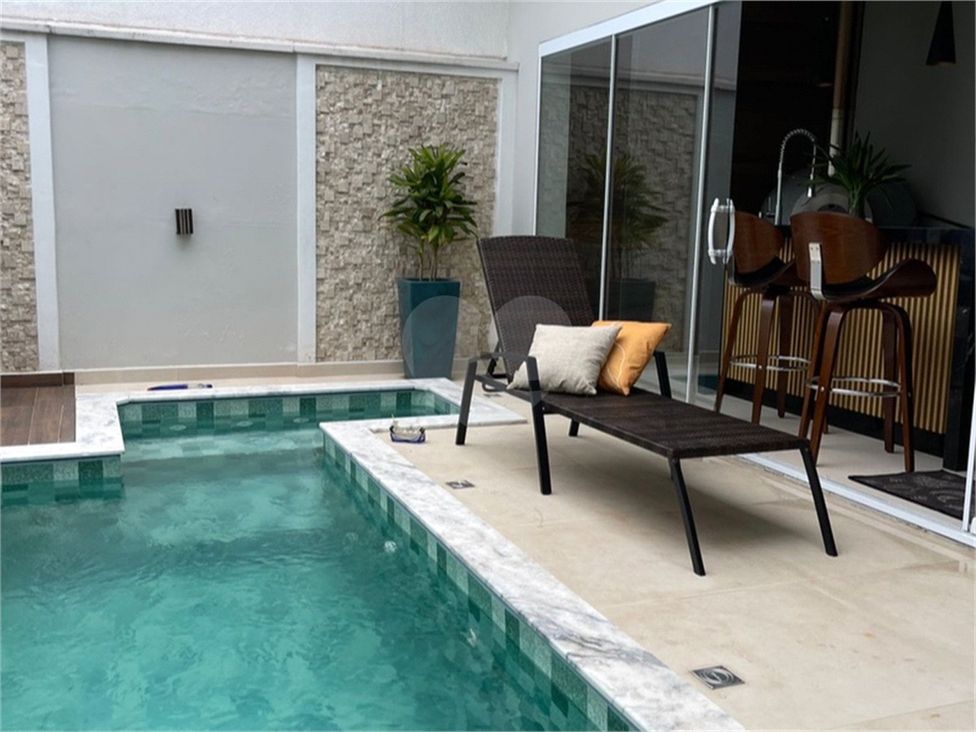 Casa à venda com 3 quartos, sendo 1 suíte, no condomínio Horto Florestal III, Sorocaba - SP