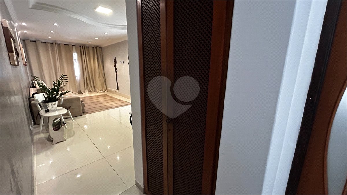 Sobrado à venda com 3 quartos, sendo 2 suítes, em Cidade São Francisco, São Paulo, SP