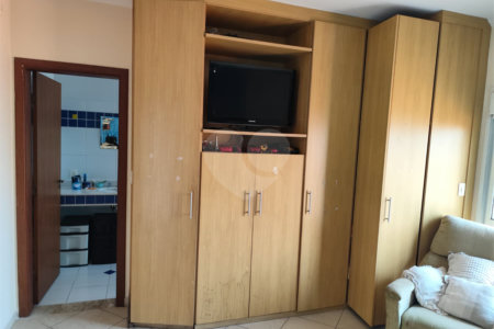 Sobrado à venda com 3 quartos, sendo 2 suítes, em Vila Romão, Salto, SP
