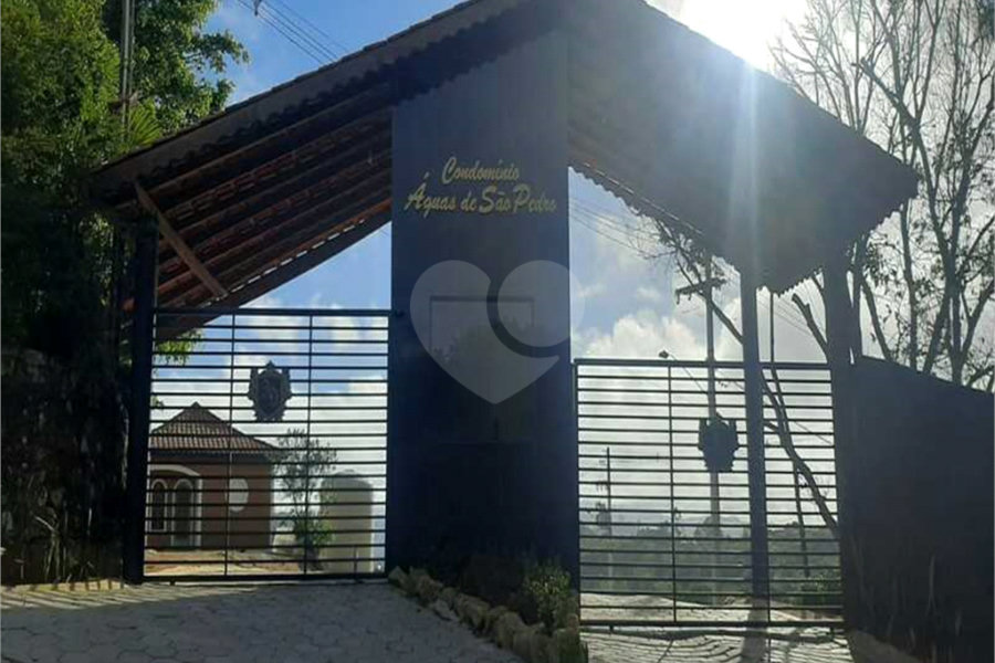 Casa à venda com 2 quartos, sendo 1 suíte,  no condomínio Águas de São Pedro, Mairiporã - SP