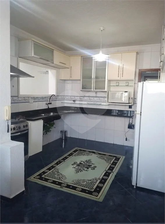 Sobrado de 242 m² com 3 Suítes e 4 Vagas de Garagem no Ipiranga