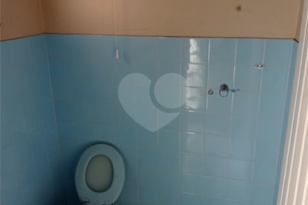 Linda casa no centro com 3 quartos.