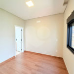 Casa térrea com 3 suítes no Condomínio Residencial Viena em Indaiatuba-SP - Acabamento de alto padrão - R$ 1.690.000,00 - AT 250 m² - AC 158 m² - 3 suítes,, sendo 1 suíte master com closet - Sala para dois ambientes (estar e jantar) - Cozinha planejada com ilha cooktop, forno elétrico e micro-ondas,