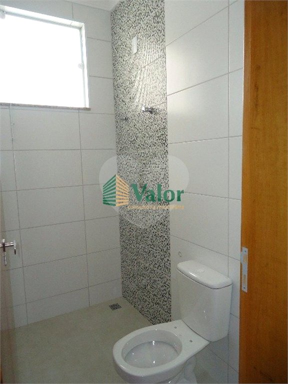 Casa no Condomínio Quebec, com 4 dormitórios, sendo 1 suíte.