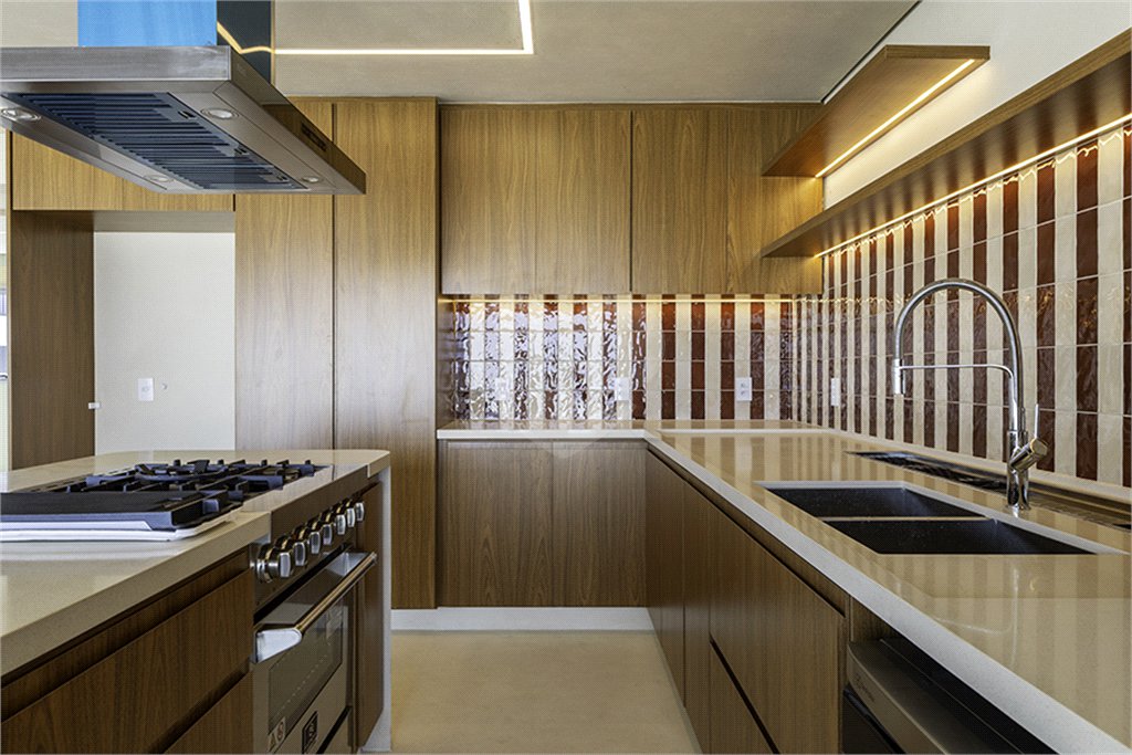 Apartamento à venda ou para alugar com 3 suítes em Água Branca, São Paulo, SP
