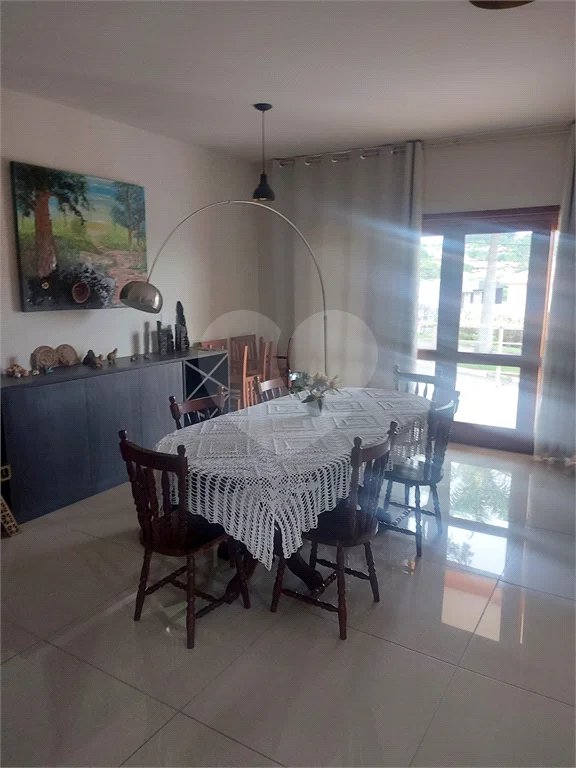 Casa à venda com 4 suítes no condomínio Parque dos Resedas, Itupeva - SP