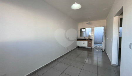 Casa em condomínio à venda com 2 quartos em Mato Dentro, Atibaia, SP