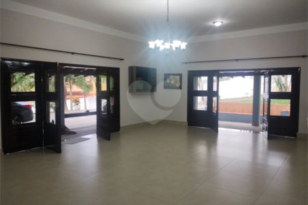 Casa à venda com 5 quartos, sendo 4 suítes, no condomínio Chácaras Flórida, Itu - SP