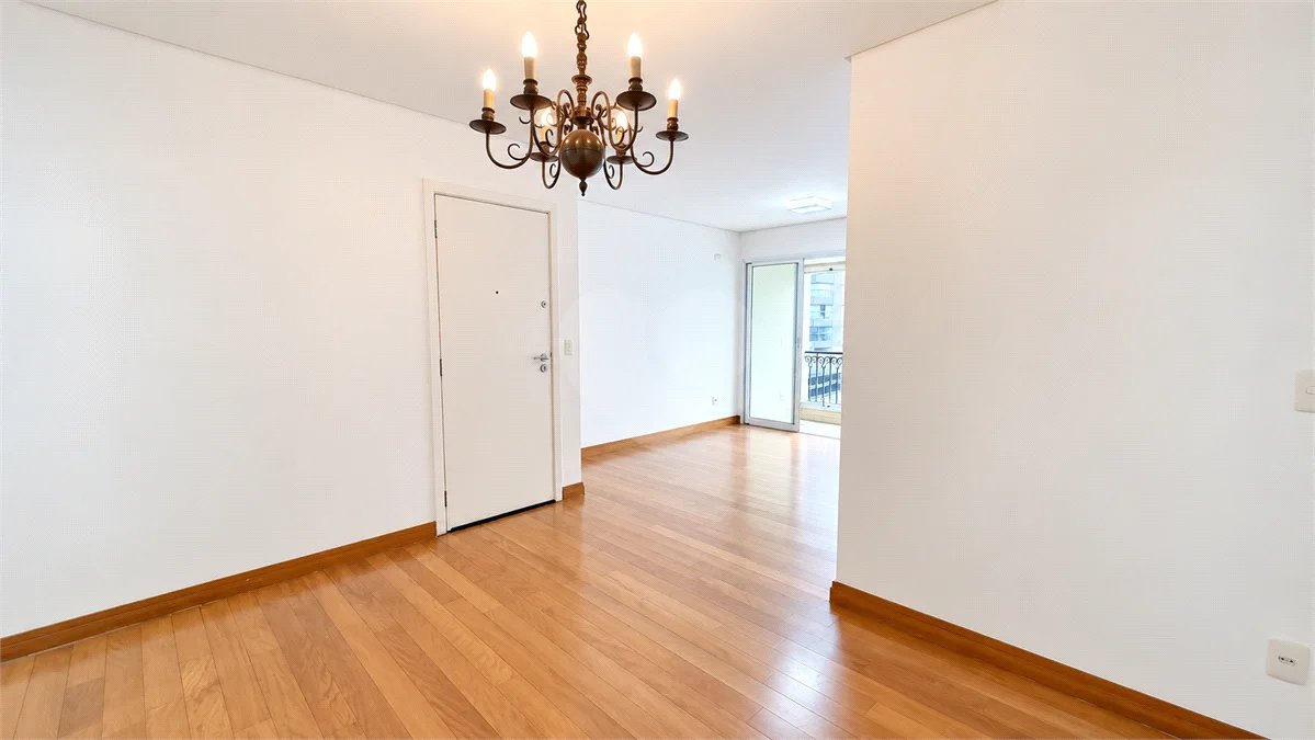 Apartamento à venda com 3 quartos, sendo 1 suíte, em Jardim das Acácias, São Paulo, SP