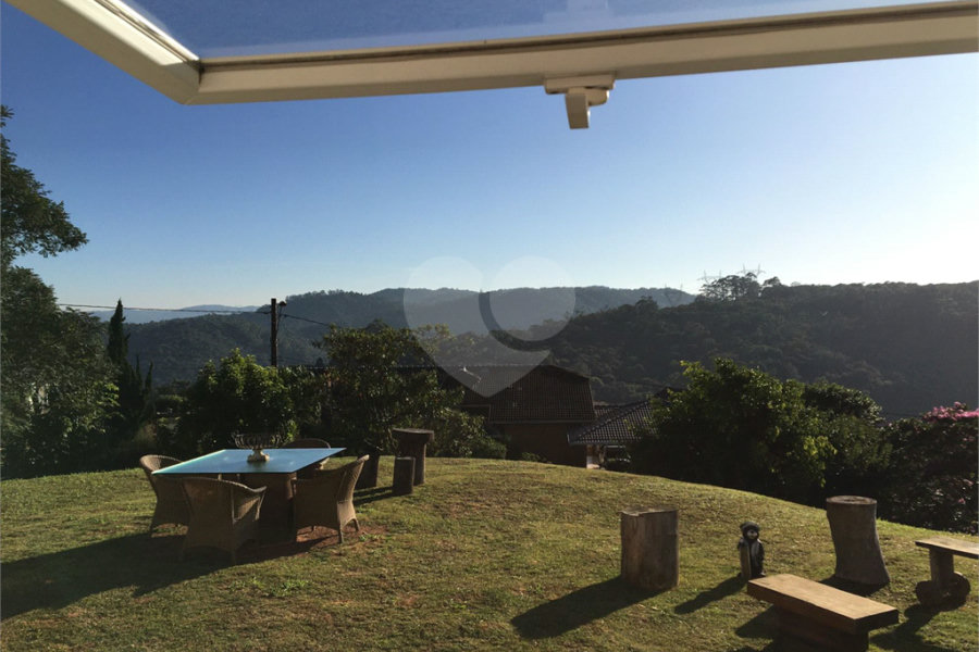 Casa à venda com 3 suítes no condomínio Suíça da Cantareira, Mairiporã - SP