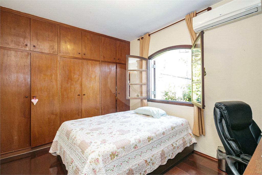 Sobrado à venda com 4 quartos, sendo 1 suíte, em Alto da Boa Vista, São Paulo, SP