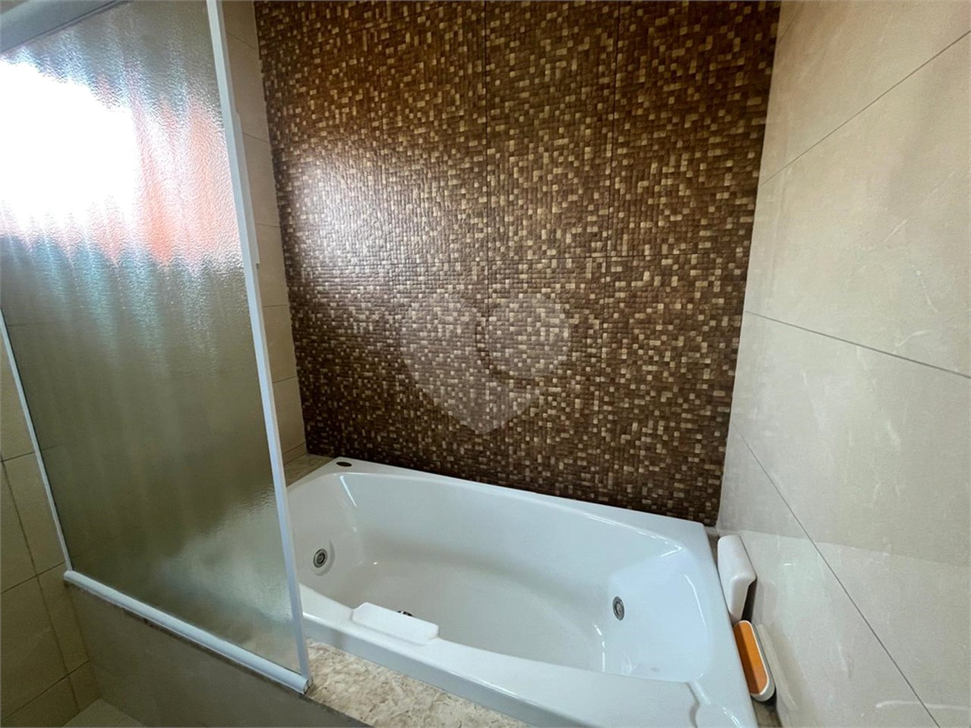 Casa à venda com 3 suítes no condomínio Lago da Serra, Araçoiaba da Serra - SP