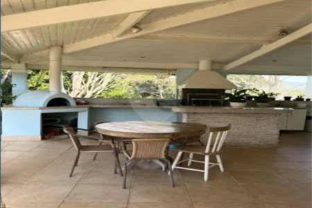 Casa à venda com 5 quartos, sendo 2 suítes,  no Centro, Itupeva, SP