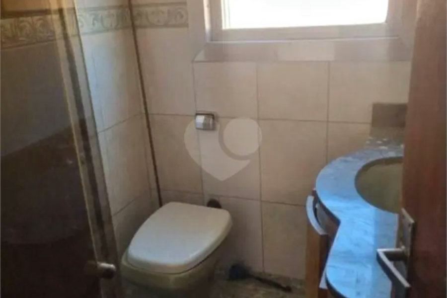 Sobrado à venda com 3 quartos, sendo 1 suíte,  em Vila Zat, São Paulo, SP