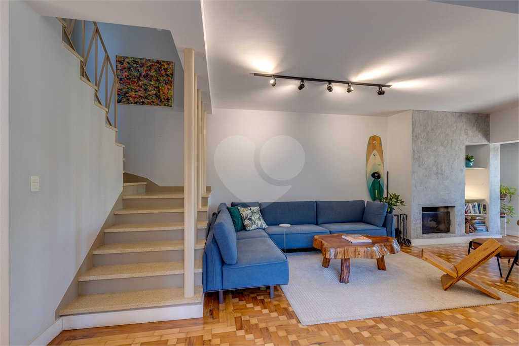 Casa à venda com 4 quartos, sendo 2 suítes,  em Alto da Boa Vista, São Paulo, SP