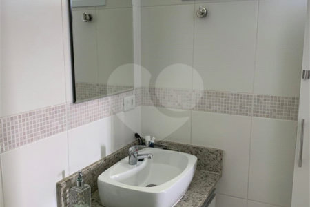Sobrado à venda com 3 quartos, sendo 1 suíte,  em Vila Gumercindo, São Paulo, SP
