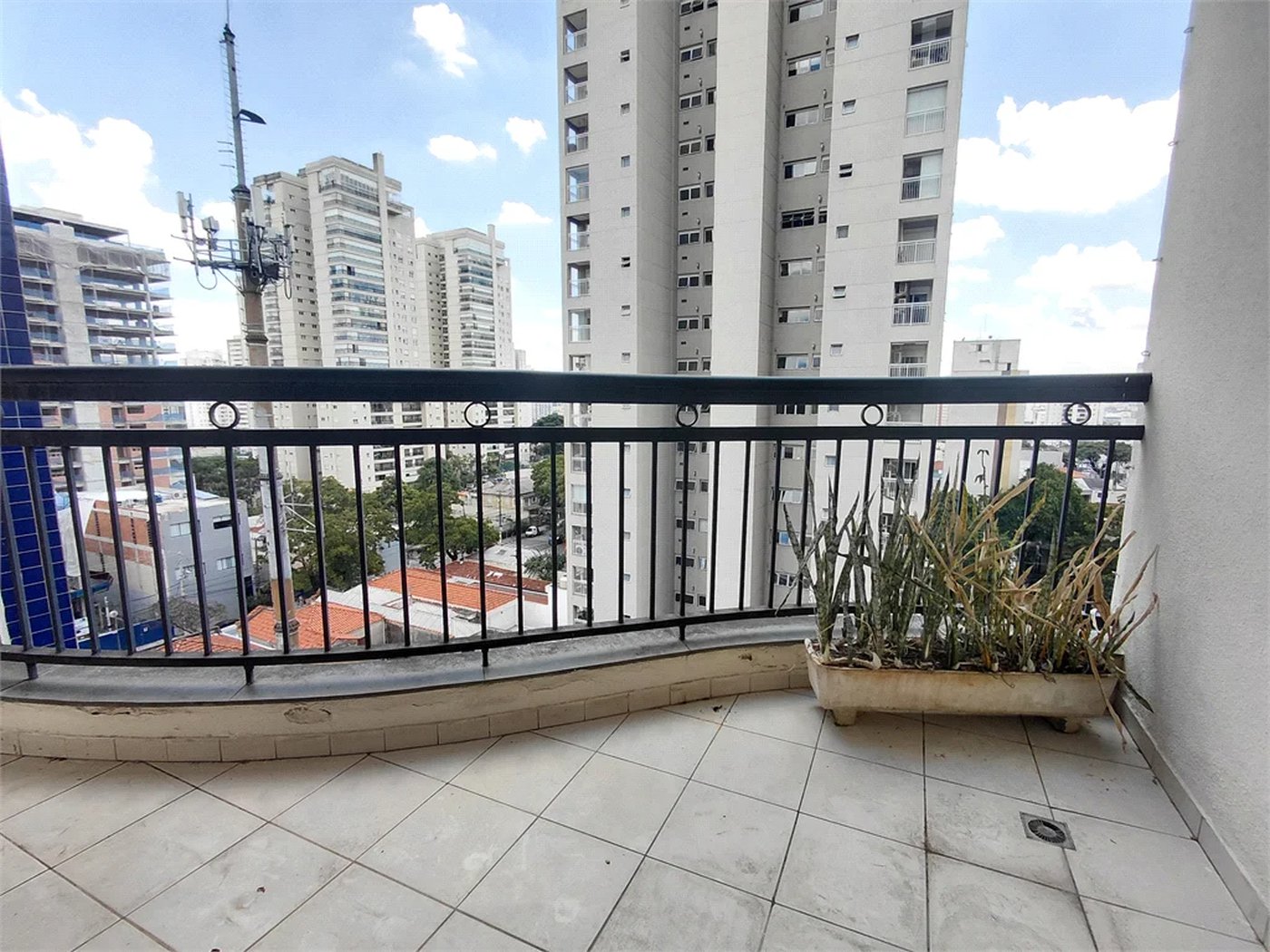 Apartamento à venda com 3 suítes em Vila Romana, São Paulo, SP