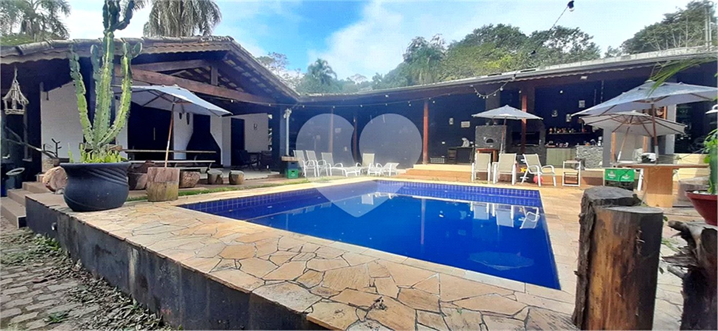 Casa à venda com 4 suítes no condomínio Sausalito, Mairiporã - SP