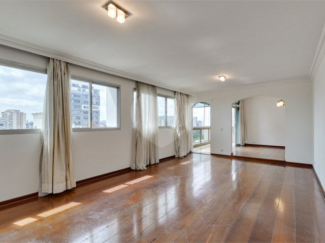 Apartamento à venda com 4 suítes em Campo Belo, São Paulo, SP