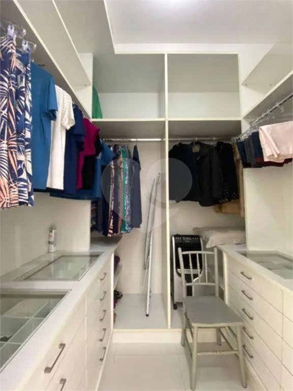 Casa à venda com 4 suítes no condomínio Ipê Velho, Vinhedo - SP