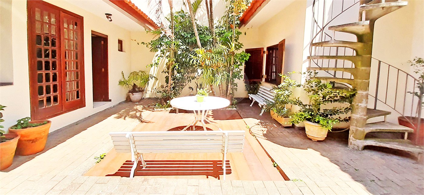 Casa à venda com 4 quartos, sendo 2 suítes, em Planalto Paulista, São Paulo, SP