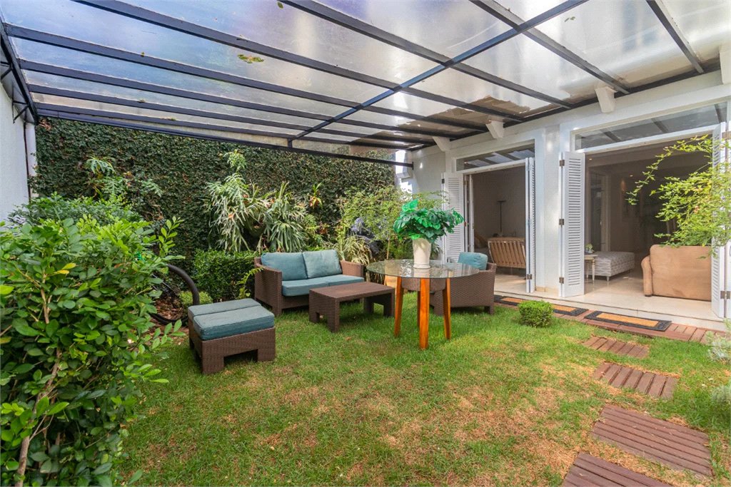 Casa à venda com 4 quartos, sendo 3 suítes, em Brooklin Paulista, São Paulo, SP
