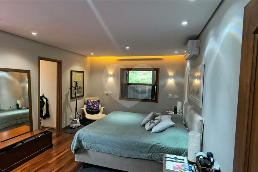 Casa à venda com 4 quartos, sendo 3 suítes, no condomínio Da Serra, São Paulo - SP