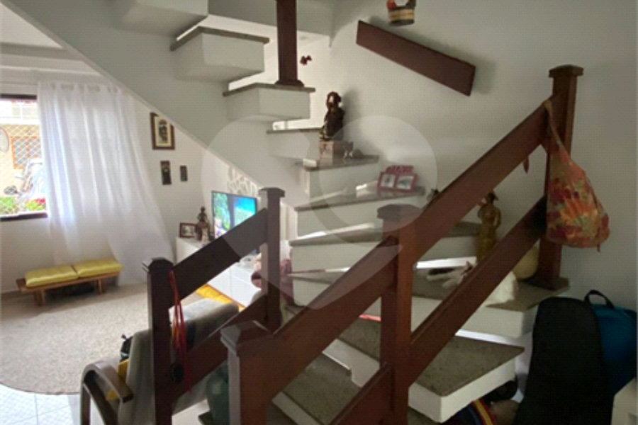 Casa à venda com 3 quartos, sendo 1 suíte, no condomínio Residencial Santa Teresinha, São Paulo - SP