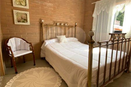 Casa à venda com 5 quartos, sendo 3 suítes,  em Jardim dos Pinheiros, Atibaia, SP