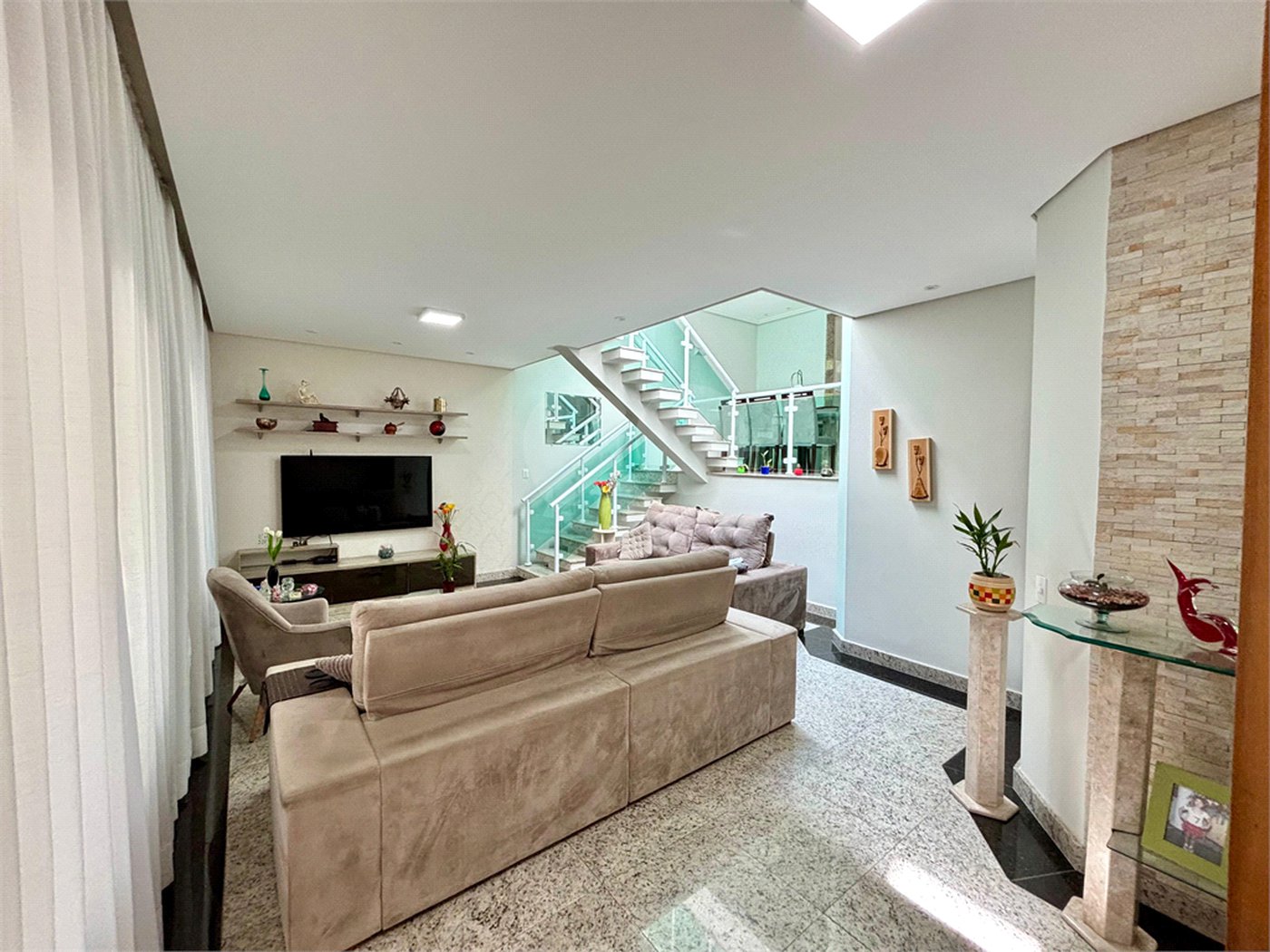 Casa à venda ou para alugar com 6 quartos, sendo 1 suíte, em Residencial/Comercial, Guarulhos, SP