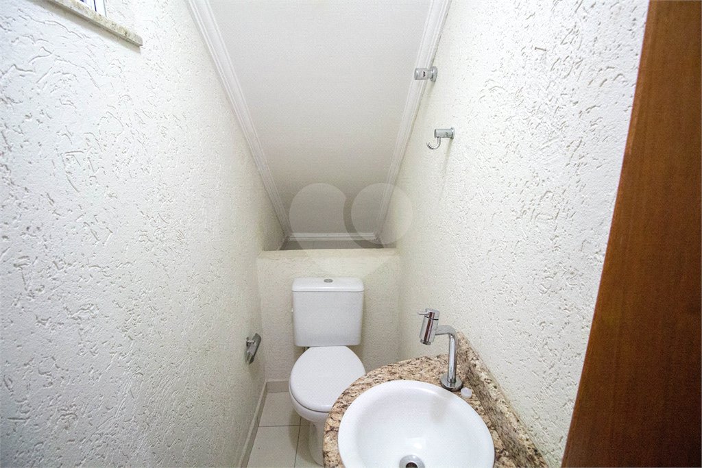 Casa à venda com 3 quartos, sendo 1 suíte, no condomínio Vilaregio, São Roque - SP
