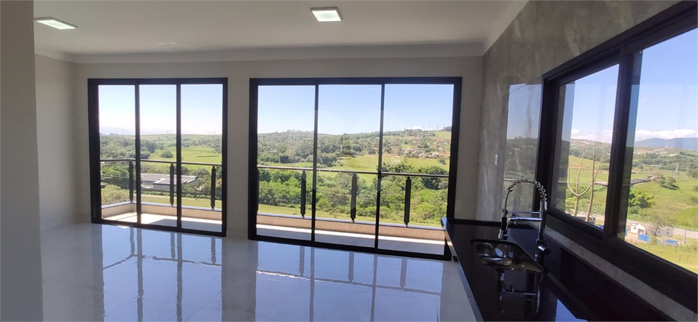 Casa à venda com 3 quartos, sendo 1 suíte,  no condomínio Reserva do Vale, Caçapava - SP