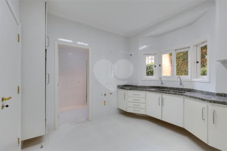 Casa para alugar com 4 quartos, sendo 2 suítes, no condomínio Cassiano Ricardo, São Paulo - SP