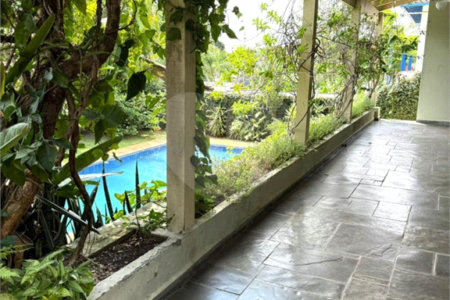 Sobrado à venda com 5 quartos, sendo 3 suítes,  em Jardim Leonor, São Paulo, SP