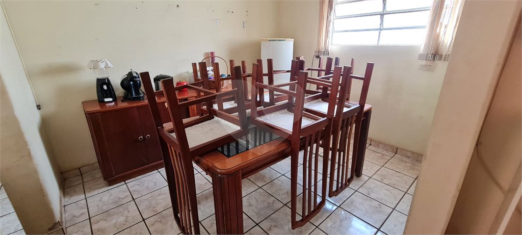 Casa térrea para venda em Araraquara.