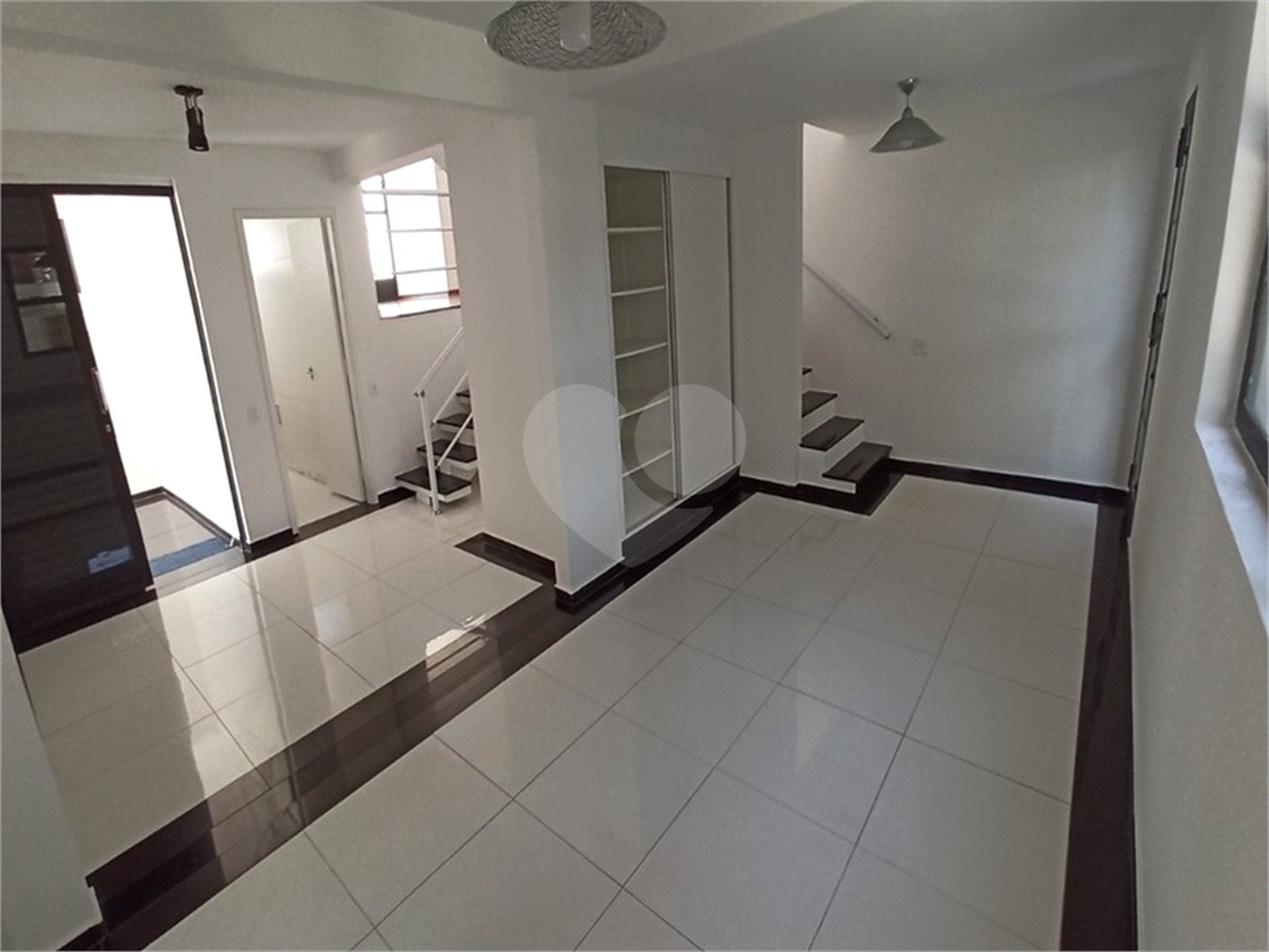 Sobrado para alugar com 3 quartos, sendo 1 suíte,  em Vila Oliveira, Mogi das Cruzes, SP