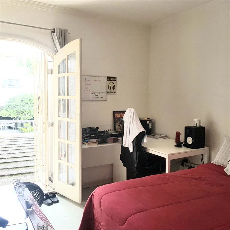 Sobrado à venda com 4 quartos, sendo 2 suítes, em Jardim Leonor, São Paulo, SP
