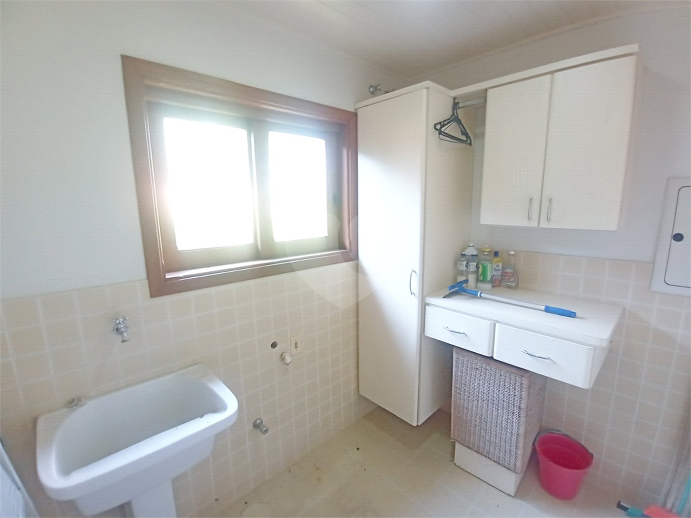 Casa à venda com 3 quartos, sendo 1 suíte,  no condomínio Estância Marambaia, Vinhedo - SP