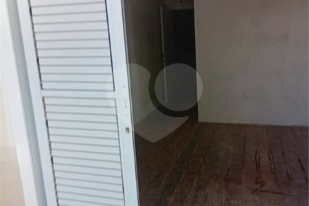 Casa à venda com 3 suítes no condomínio Residencial Jd. Floresta, São Paulo - SP