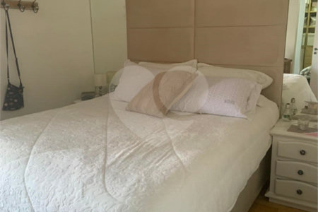 Casa à venda com 3 quartos, sendo 1 suíte, no condomínio Traituba, São Paulo - SP