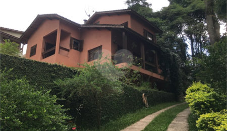 Casa à venda com 3 quartos, sendo 2 suítes,  no condomínio Loteamento Haras El Passo, Mairiporã - SP
