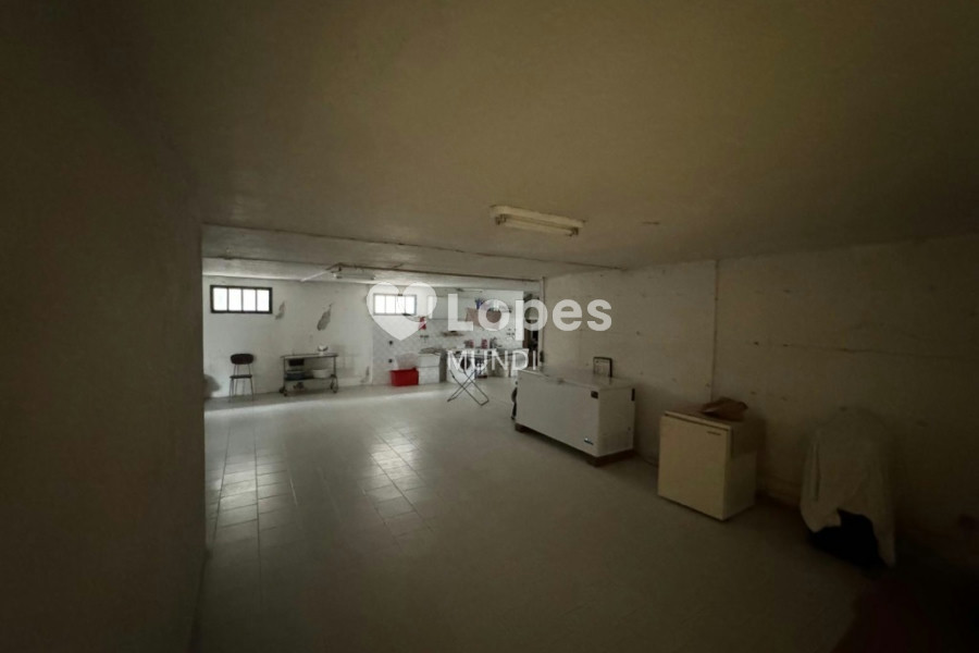 Casa multifamiliar à venda em Verona, Itália – 3 unidades e 12.000 m²