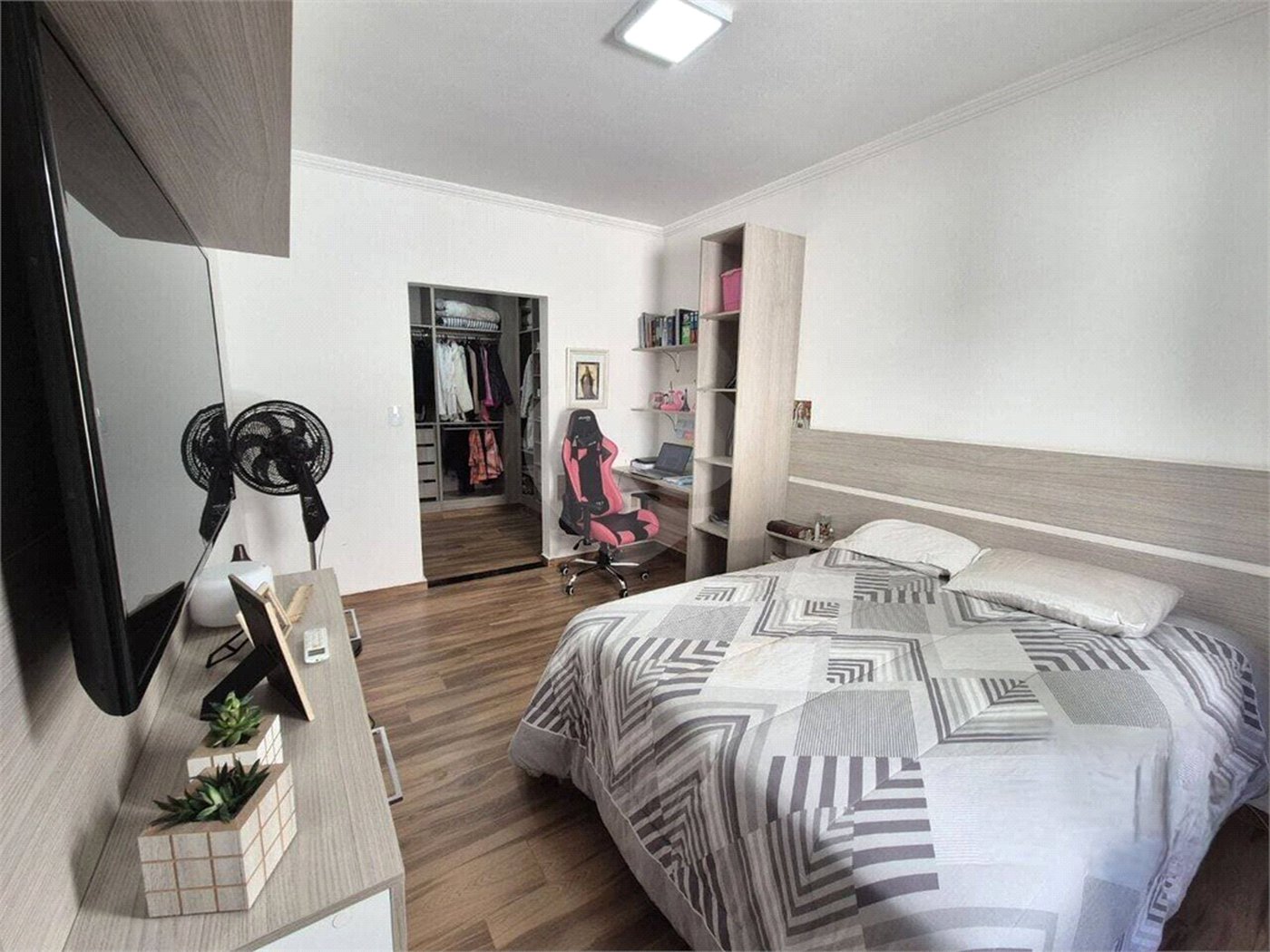 Casa à venda com 3 quartos, sendo 1 suíte,  em Vila Augusta, Sorocaba, SP