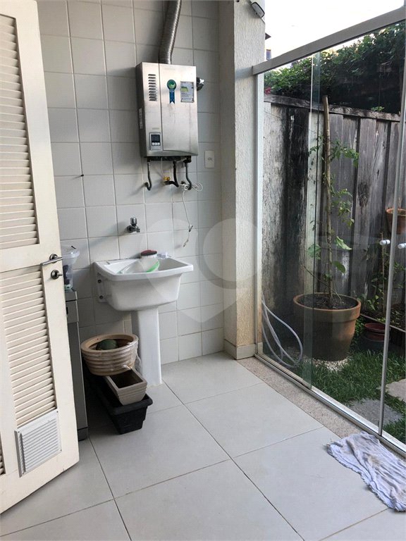 Casa à venda com 9 quartos, sendo 8 suítes, no condomínio Village Elisabete, Rio de Janeiro - RJ