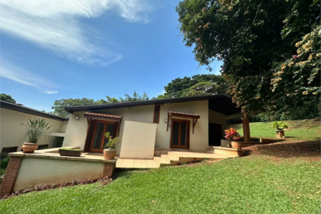 Casa à venda com 4 quartos, sendo 2 suítes, no condomínio Chacara Marques, Santana de Parnaíba - SP