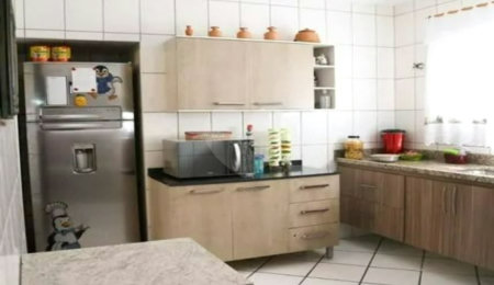 Casa à venda com 4 quartos, sendo 1 suíte, em Parque Jabaquara, São Paulo, SP