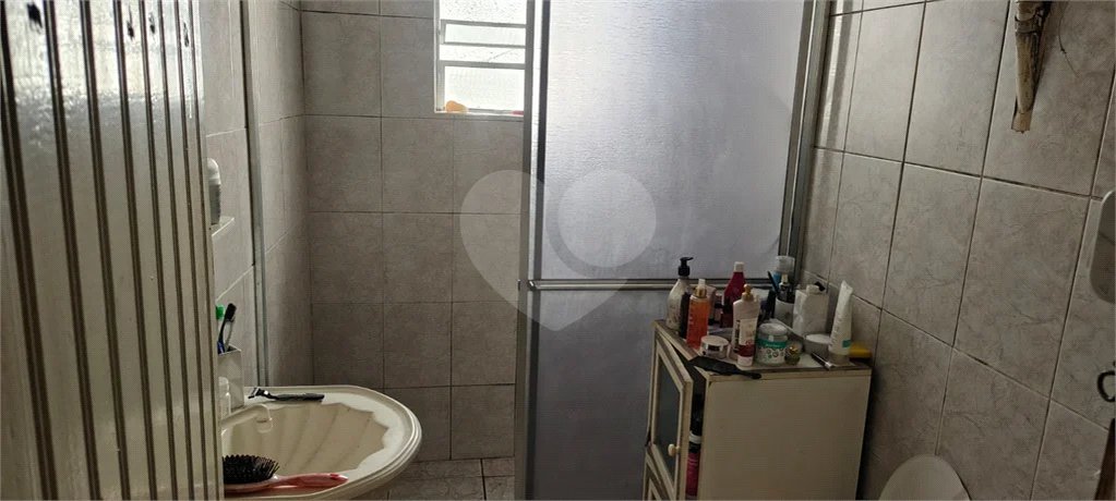 Casa com 150m² , 1 dormitório , 1 vaga de garagem , precisando de reforma , `venda na Penha.